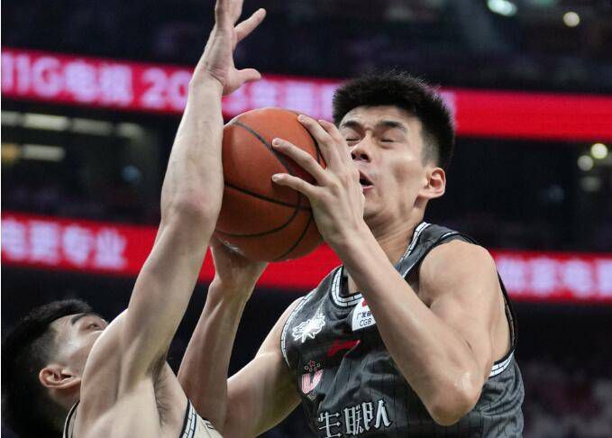 疯狂撞击同学白丝麻麻