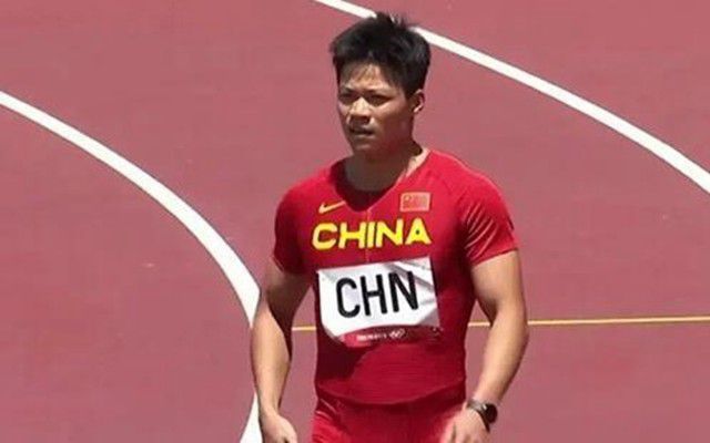 胸大美女露胸