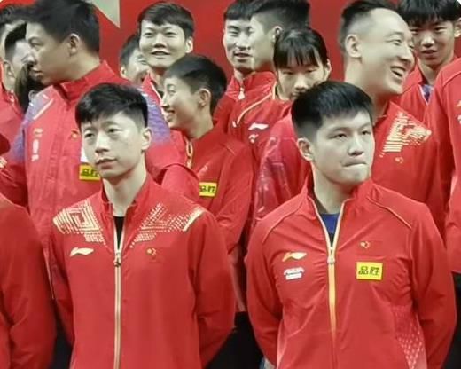 老师脱了裙子坐了上去电影